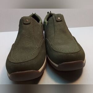 Woman Olive Slip-On Shoes Kim Rogers size 8 Gently used  no box style Yally